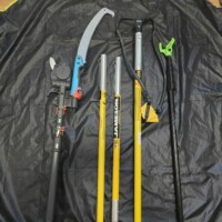 Teleskop-Astsäge / -schere, Wurfbeutelschleuder für den Seileinbau in Bäume und eine unserer Teleskopstangen